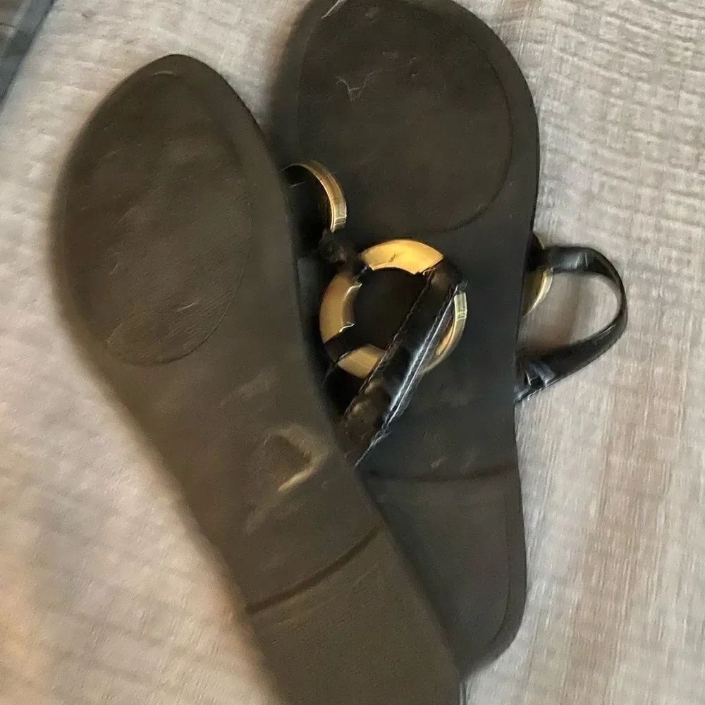 GUESS thong sandals / black women / size 7M - Picture 4 of 5
